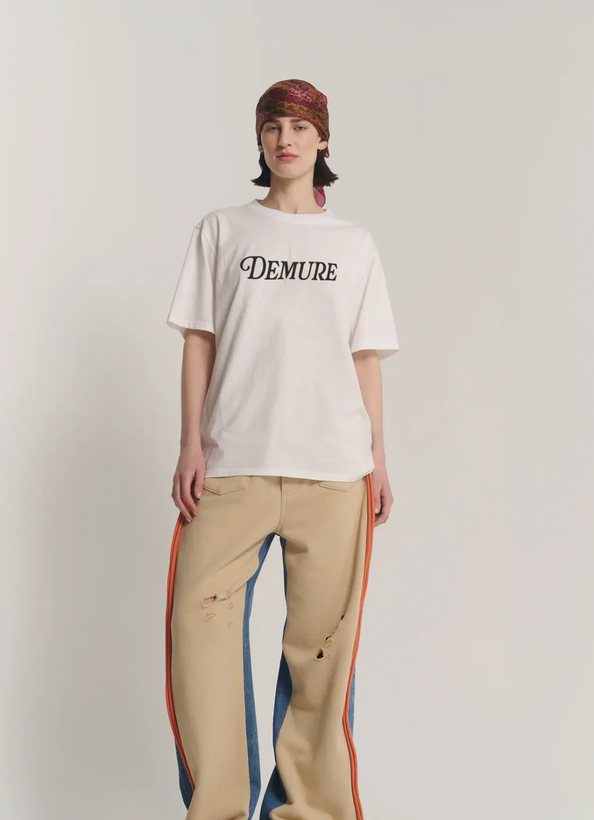 DEMURE TEE